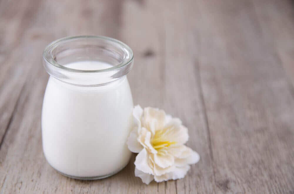 молоко і квітка