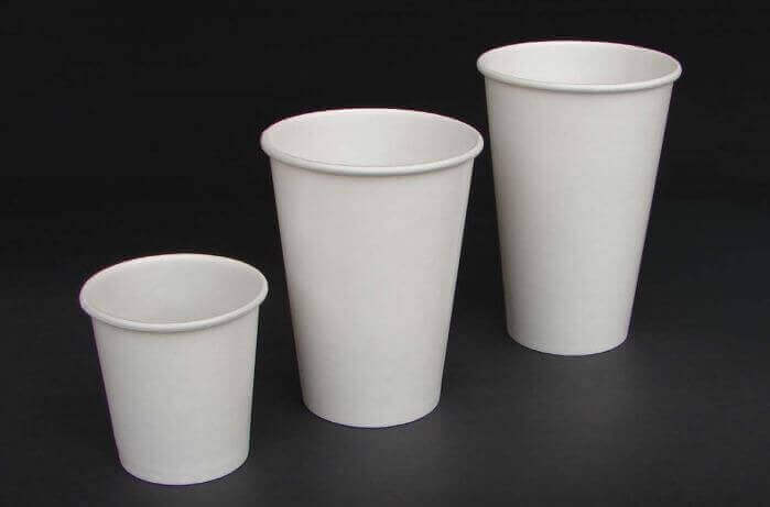 підсвічники з одноразових склянок