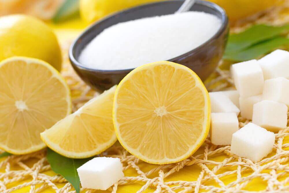 Очищення шкіри за допомогою лимона та цукру