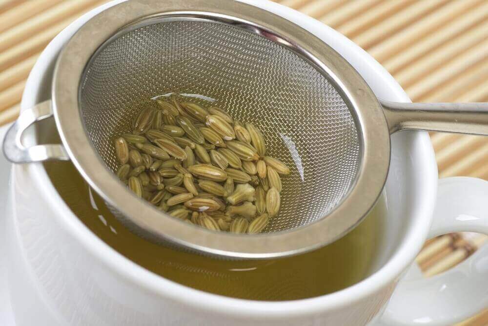 Чай з насіння фенхелю для детоксикації товстої кишки