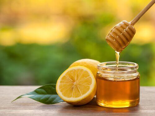 мед та лимон проти інфекції ясен
