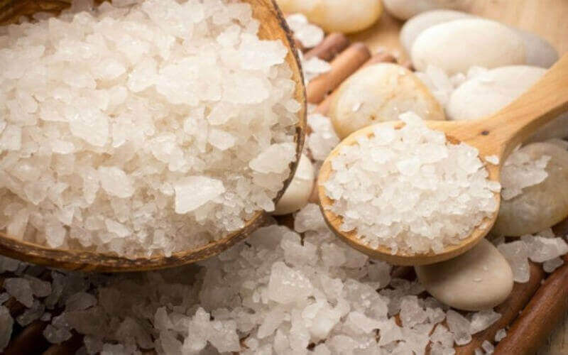 як чистити праску сіллю
