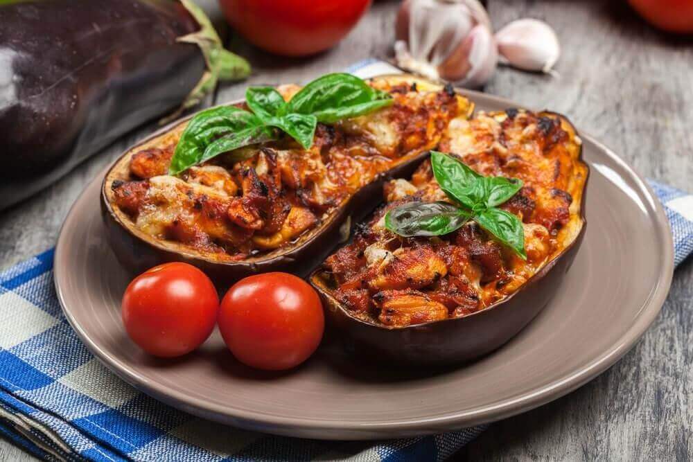 Смачний рецепт баклажана, фаршированого м'ясом
