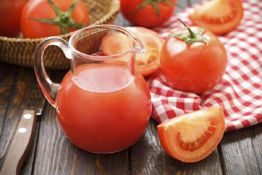 помідори та томатний сік