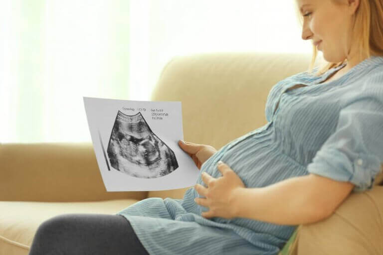 фото дитини в утробі матері