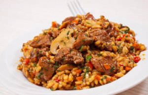 Як приготувати китайський рис з куркою та медом