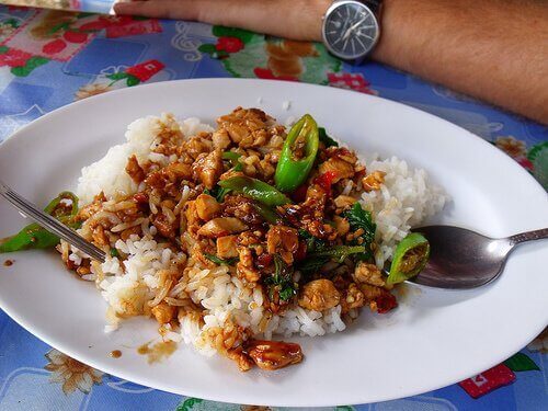 смачний китайський рис з куркою