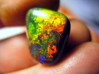 як розкрити чакри за допомогою каменів