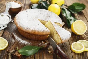 Навчіться готувати смачний пиріг з лимонним кремом