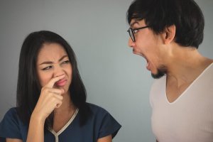 3 натуральні ополіскувачі для рота, які знищують неприємний запах