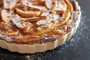 Як приготувати домашній яблучний пиріг: 4 рецепти