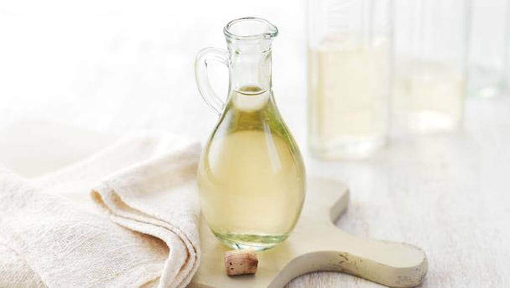 білий оцет та оливкова олія