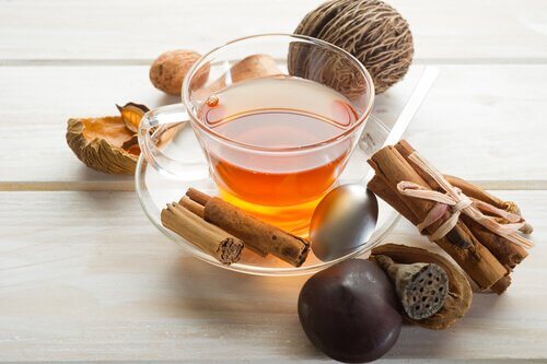 чай з корицею, щоб прискорити обмін речовин