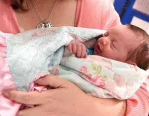 Дівчинка, яка народилася два рази