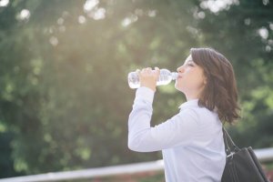 Домашній електролітний напій від зневоднення