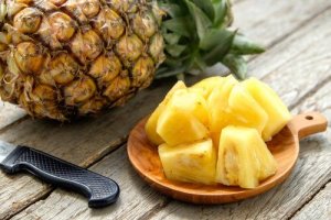 Як позбутися закрепів за допомогою ананасів