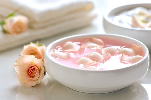 трояндова олія та йогур для очищення шкіри обличчя