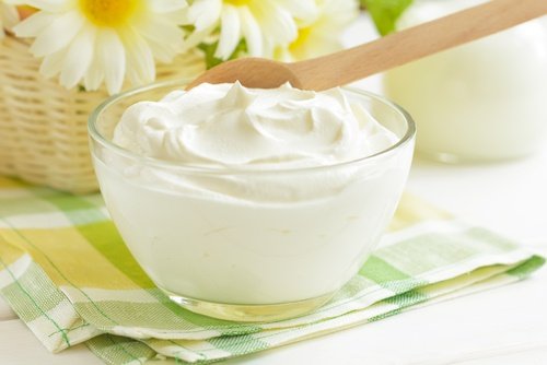 як освітлити пахви за допомогою йогуртом
