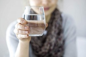 Чи справді вода допомагає схуднути? Міфи та правда
