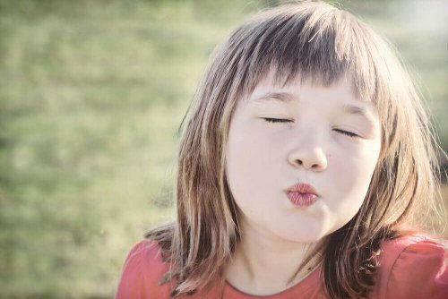 Не примушуйте дітей цілуватися під час зустрічі