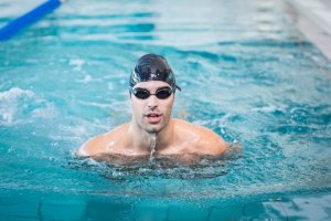 Як навчитися плавати в басейні