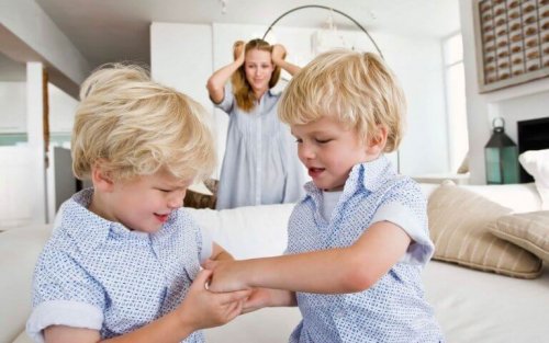 як реагувати коли діти кусаються