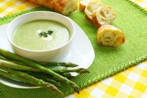 Вершковий суп зі спаржею: 2 чудові рецепти