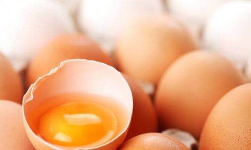 переваги яєчних білків від мішків під очима