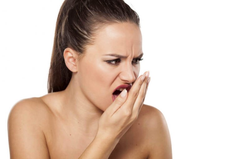 Лікування неприємного запаху з рота корицею