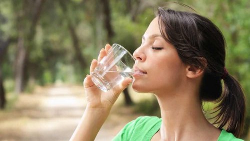 вода допомагає детоксикувати організм