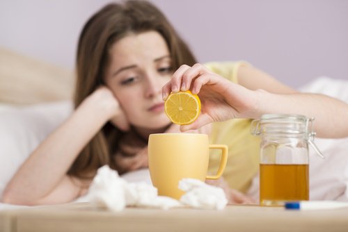 лимонний чай для лікування подразнення у горлі