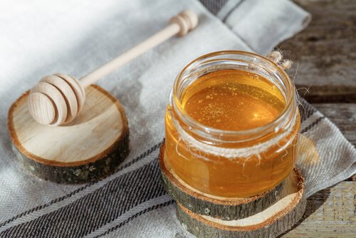 мед для лікування подразнення у горлі