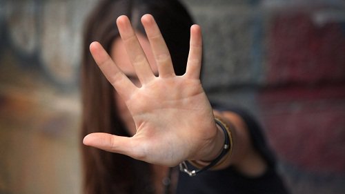 токсини викликають металевий присмак у роті