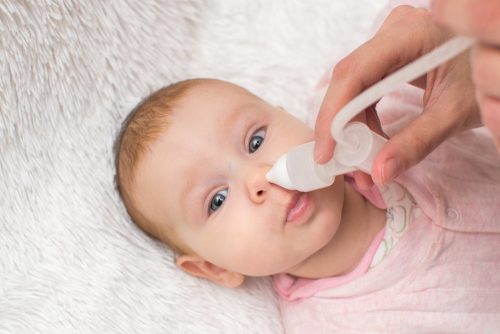 очистити ніс дитини