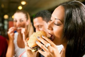 Шкідливі продукти, які необхідно виключити з раціону