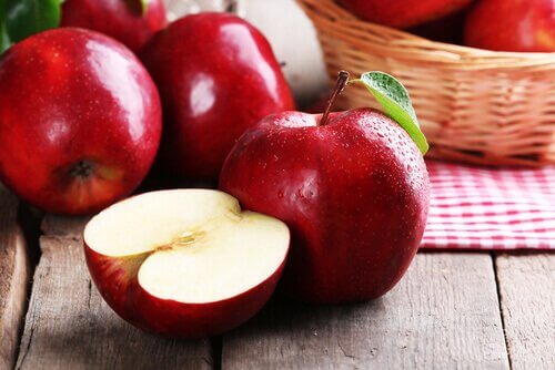 яблука та жир живота