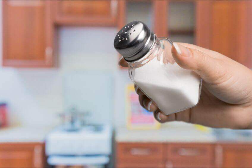 кухонні хитрощі, які допоможуть врятувати пересолений суп