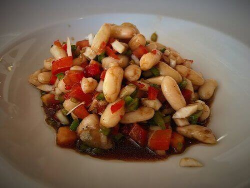 салат з білою квасолею