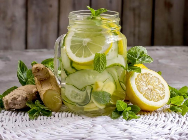 Як приготувати очисний лимонад з яблуком та імбиром