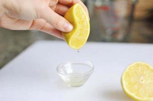 лимонний сік для усунення плям від дезодоранту