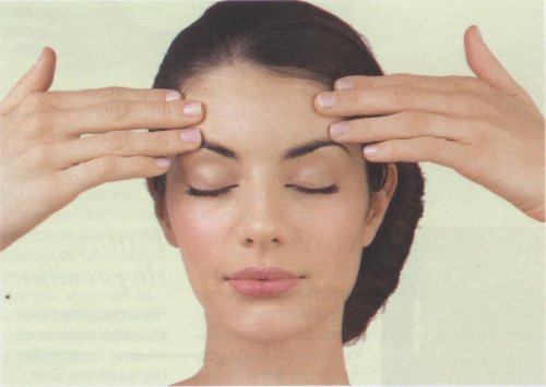 масаж допомагає позбутися головного болю
