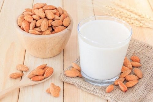 Рослинне молоко для перекусів: смачні рецепти
