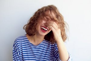 Сміхотерапія: як сміх лікує від негараздів