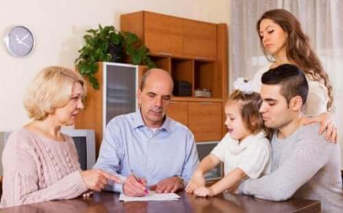 як навчити дитину заощаджувати кошти