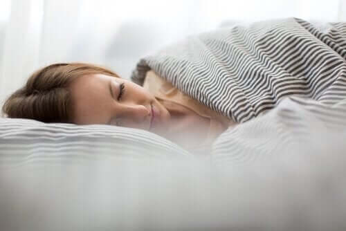 сильний головний біль та його вплив на сон