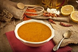 Вершковий суп з сочевиці: простий рецепт