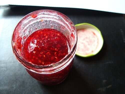 ягідне варення з насінням чіа