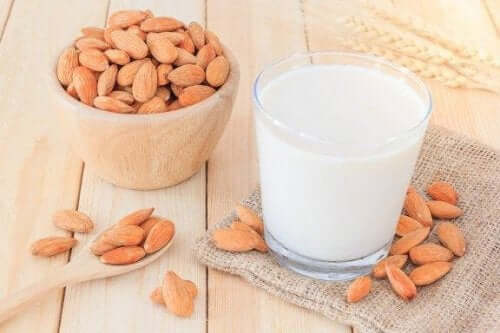 Як приготувати мигдальне молоко для схуднення