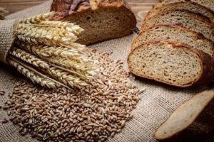 Як приготувати домашній житній хліб зі спельтою