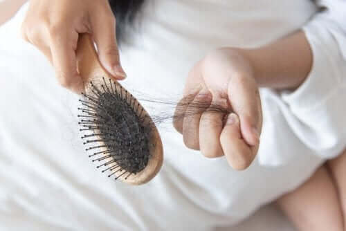 Як зупинити втрату волосся: 3 домашні засоби